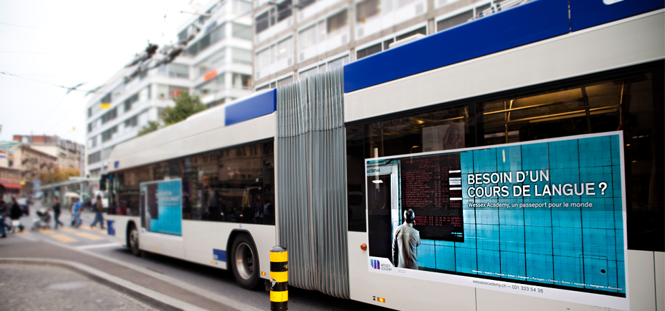 Visuel de l'affiche sur le flanc d'un bus