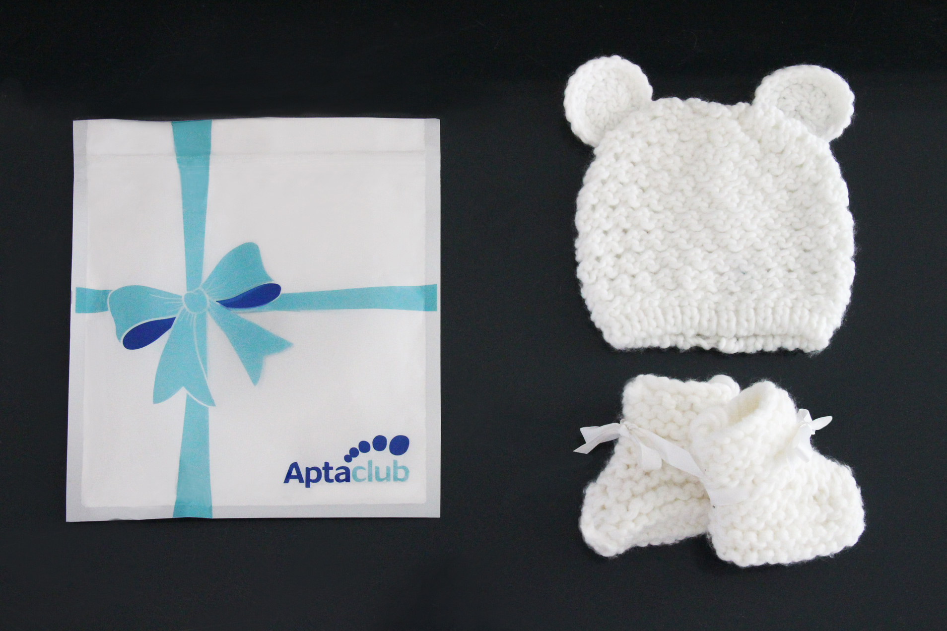 Slippers, hat and packaging according to aptaclub's branding