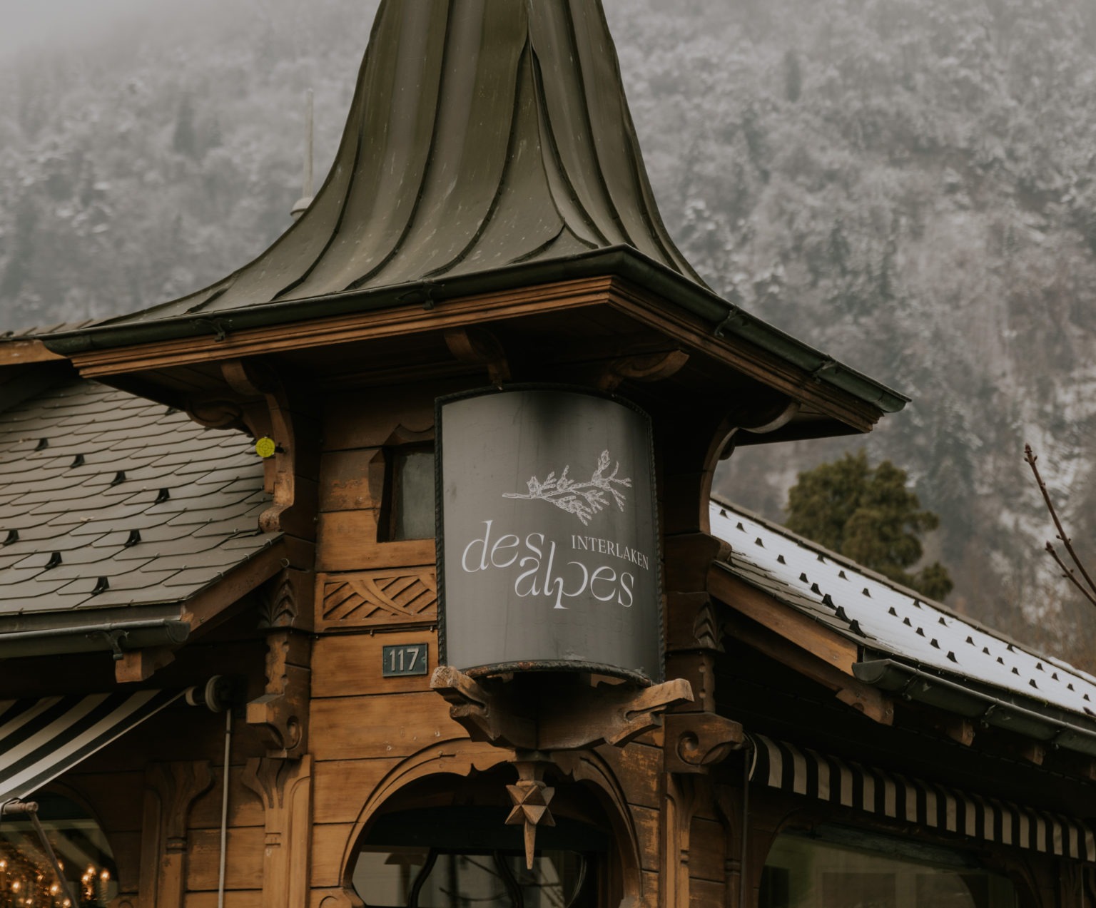 front of restaurant des alpes